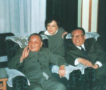 <b>邓小平废除新中国领导干部职务终身制</b>